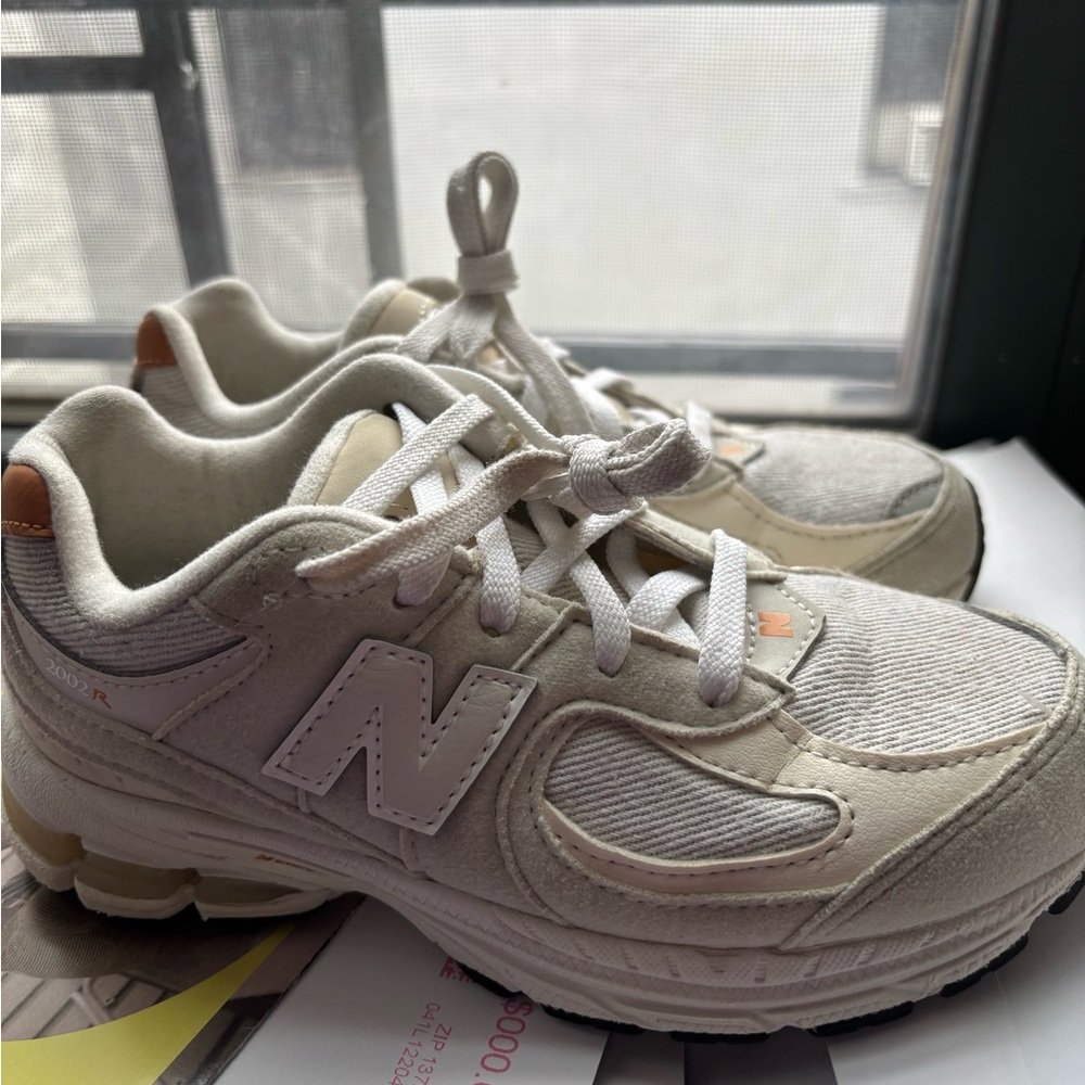Girls, new balance